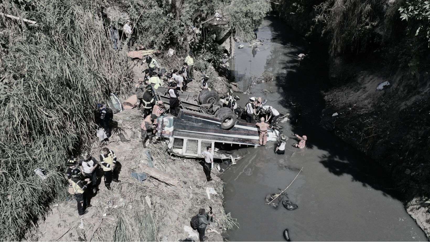 🕯️Un año de dolor y memoria: 54 vidas que dejaron un vacío en la calzada La Paz