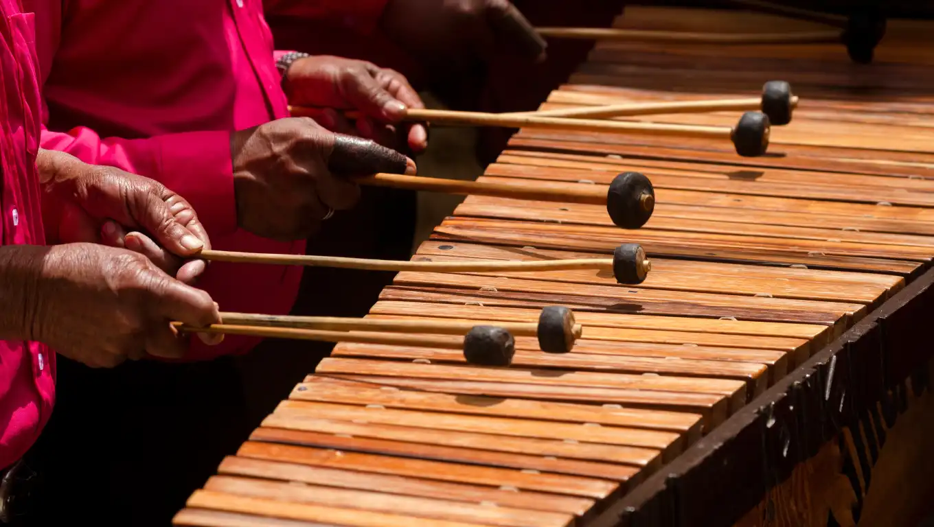 ¡Que suene la marimba! Guatemala celebra su instrumento nacional este 20 de febrero