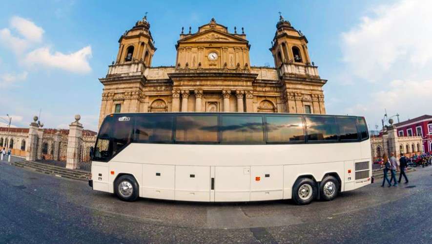 Burocracia y reductores: los reclamos del transporte turístico