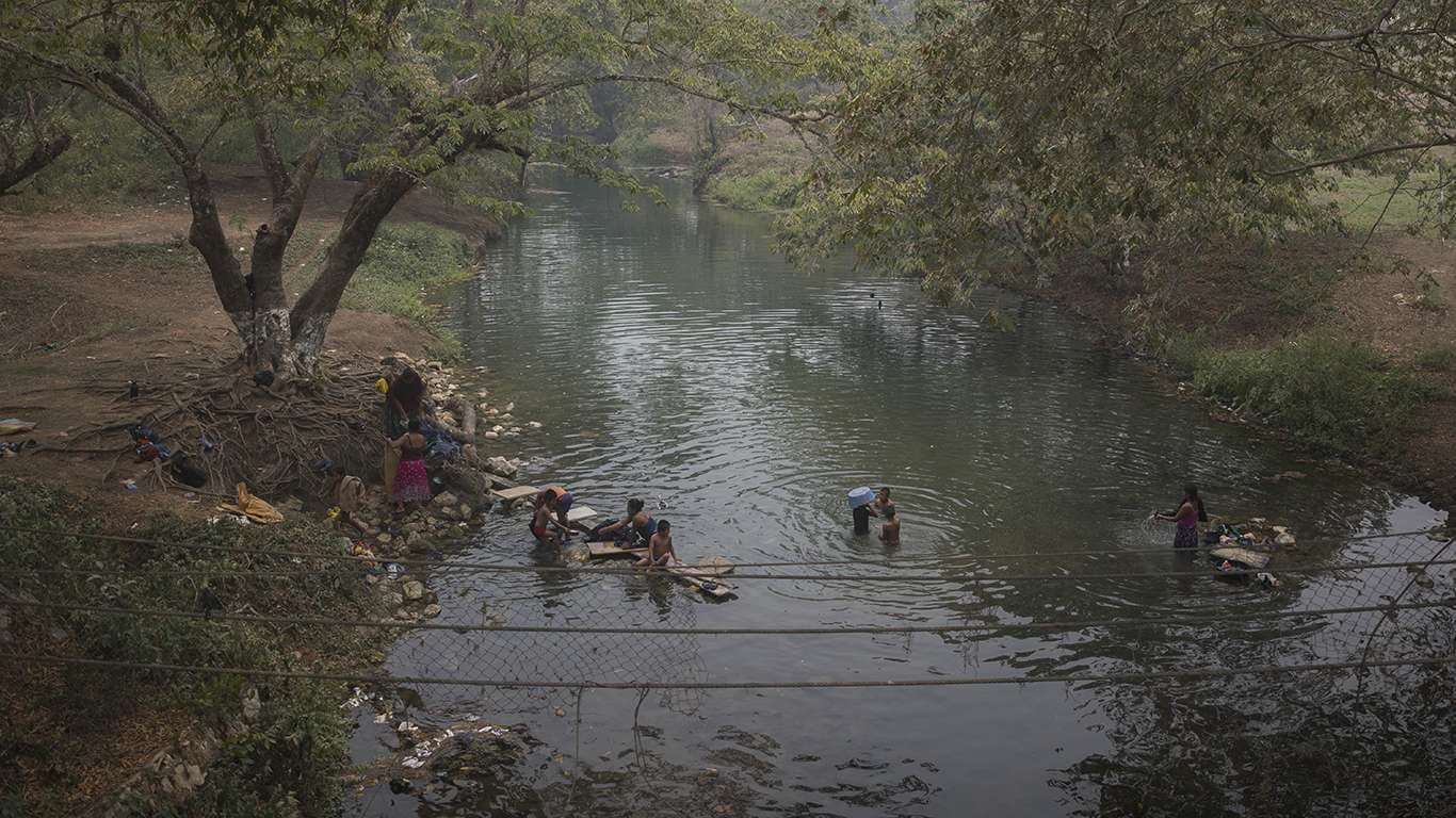 MARN confirma contaminación del río San Román y ordena suspensión a empresa responsable