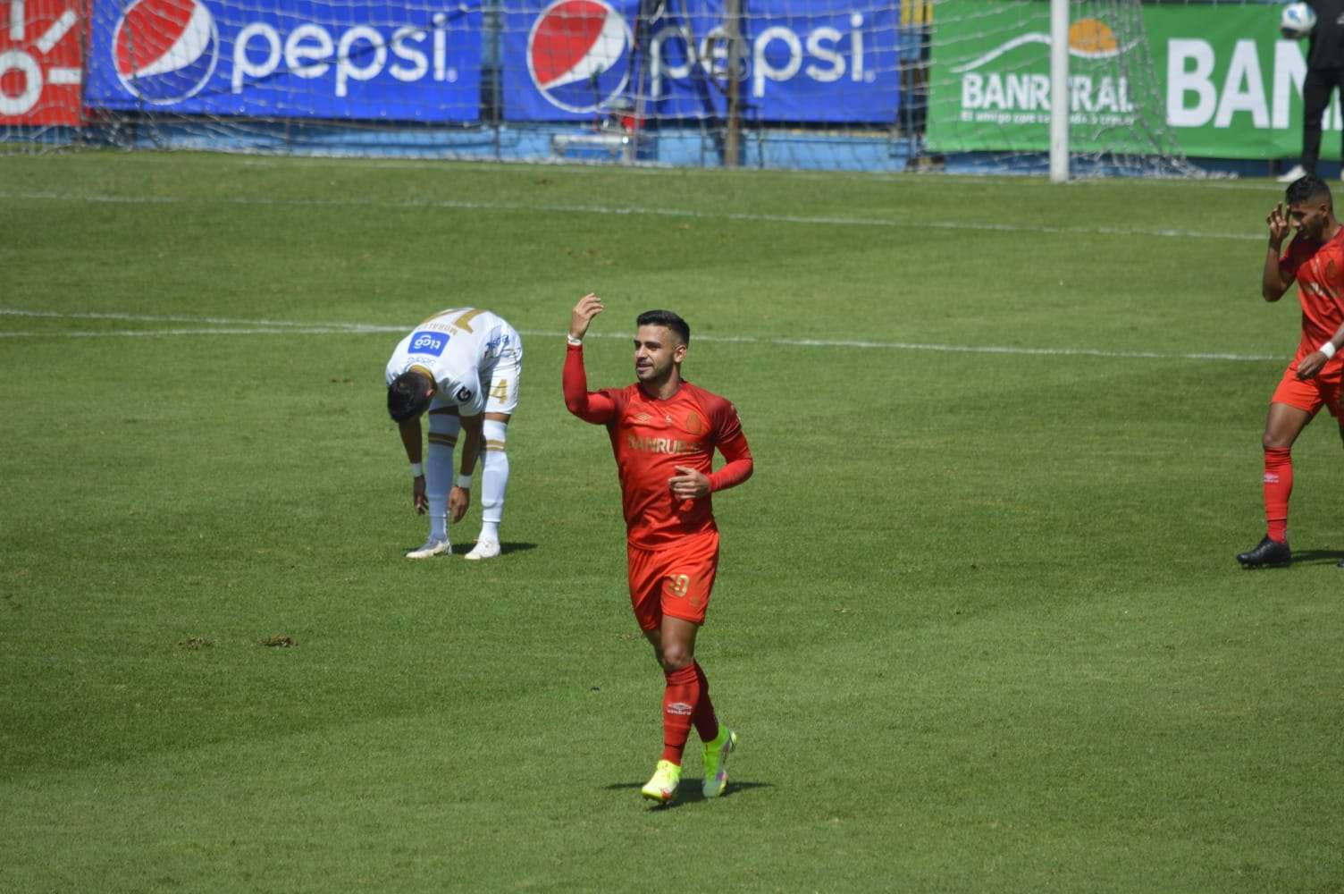 Matías Rotondi anota doblete y Municipal gana el Clásico 319