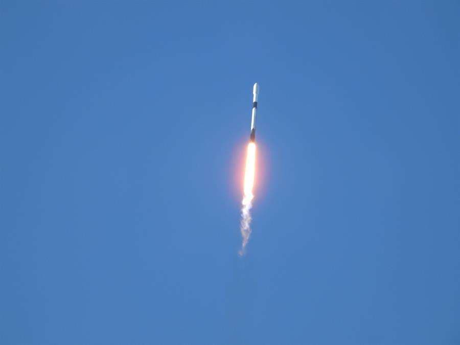 Despega en EE. UU. una nave espacial surcoreana para orbitar la Luna por un año