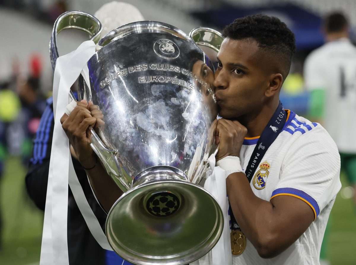 El delantero brasileño del Real Madrid Rodrygo Goes celebrando la Liga de Campeones. EFE/JuanJo Martín