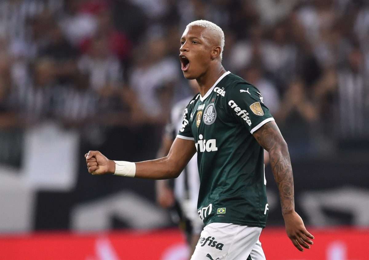 Fotografía tomada el pasado 3 de agosto en la que se registró a Danilo, de Palmeiras, al celebrar un gol que le anotó al también club brasileño Atlético Mineiro, durante el partido de ida de esta llave de los cuartos de final de la Copa Libertadores, en el estadio en Mineirao, en Belo Horizonte (Brasil). EFE/Yuri Edmundo