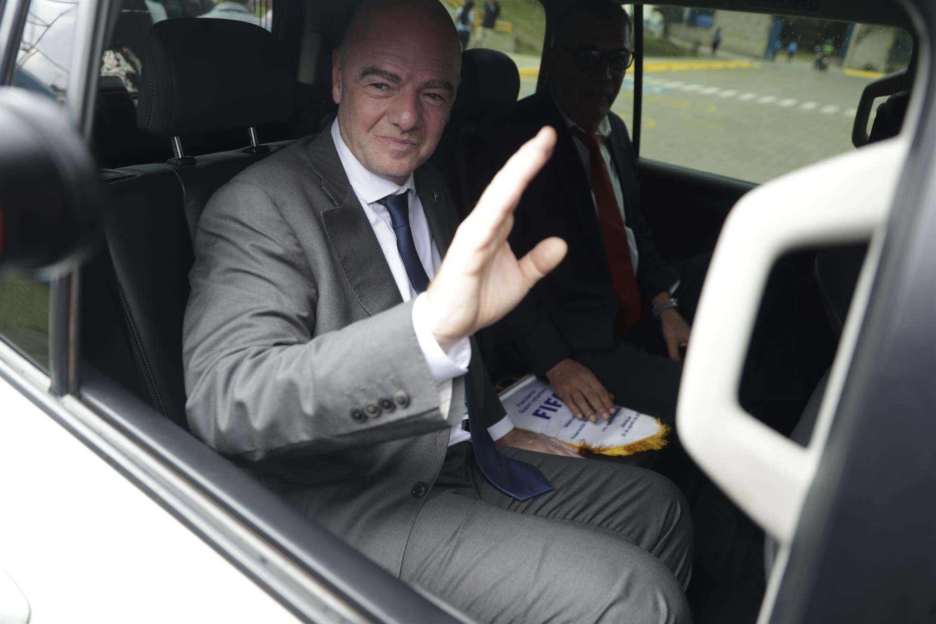 El presidente de la FIFA, Gianni Infantino, llega para ofrecer una rueda de prensa con directivos del país centroamericano, hoy en Managua (Nicaragua). EFE/ Jorge Torres