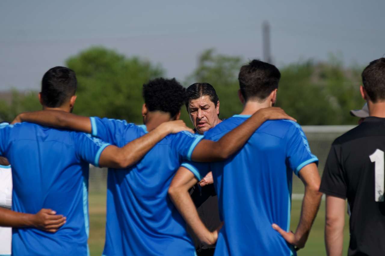Luis Fernando Tena y el once titular que paró este lunes para enfrentar a Honduras