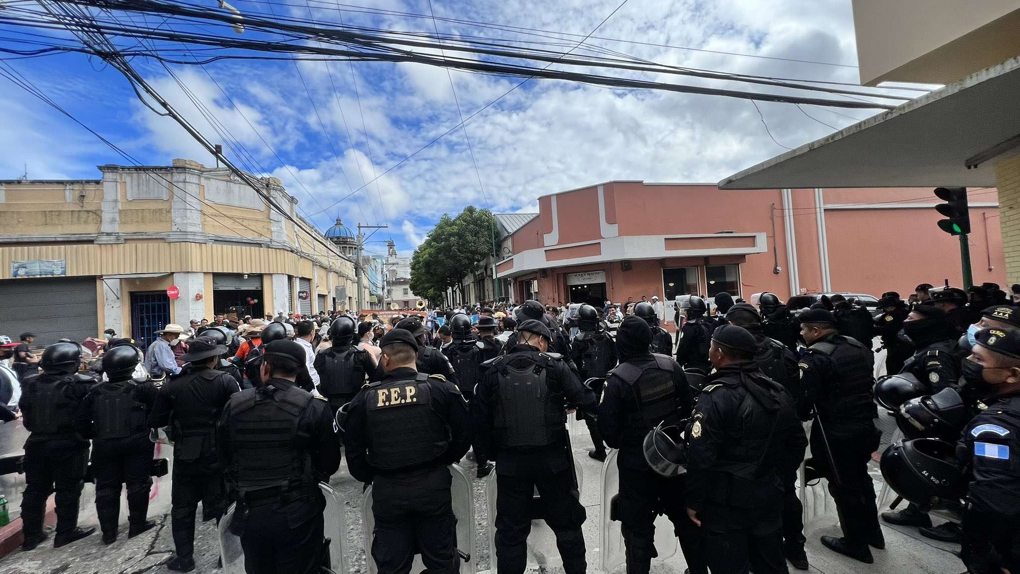 Militares retirados serán recibidos por diputados