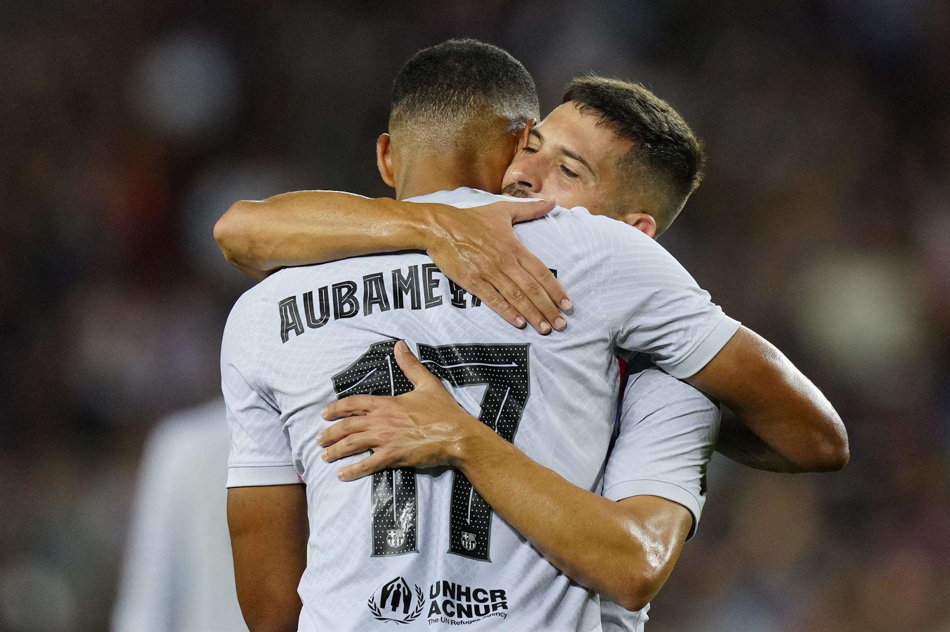 El delantero gabonés del FC Barcelona Pierre-Emerick Aubameyang celebra su gol, primero del equipo, en una foto de archivo. EFE/ENRIC FONTCUBERTA