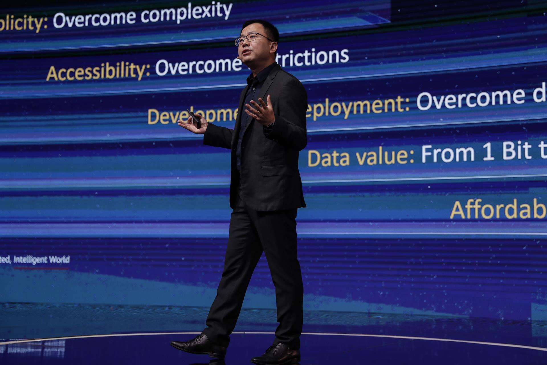 El presidente de la Huawei Latin Cloud America, Fernando Liu, participa en el evento "Huawei Cloud Latam Summit 2022", hoy, en de Río de Janeiro (Brasil). EFE/Antonio Lacerda