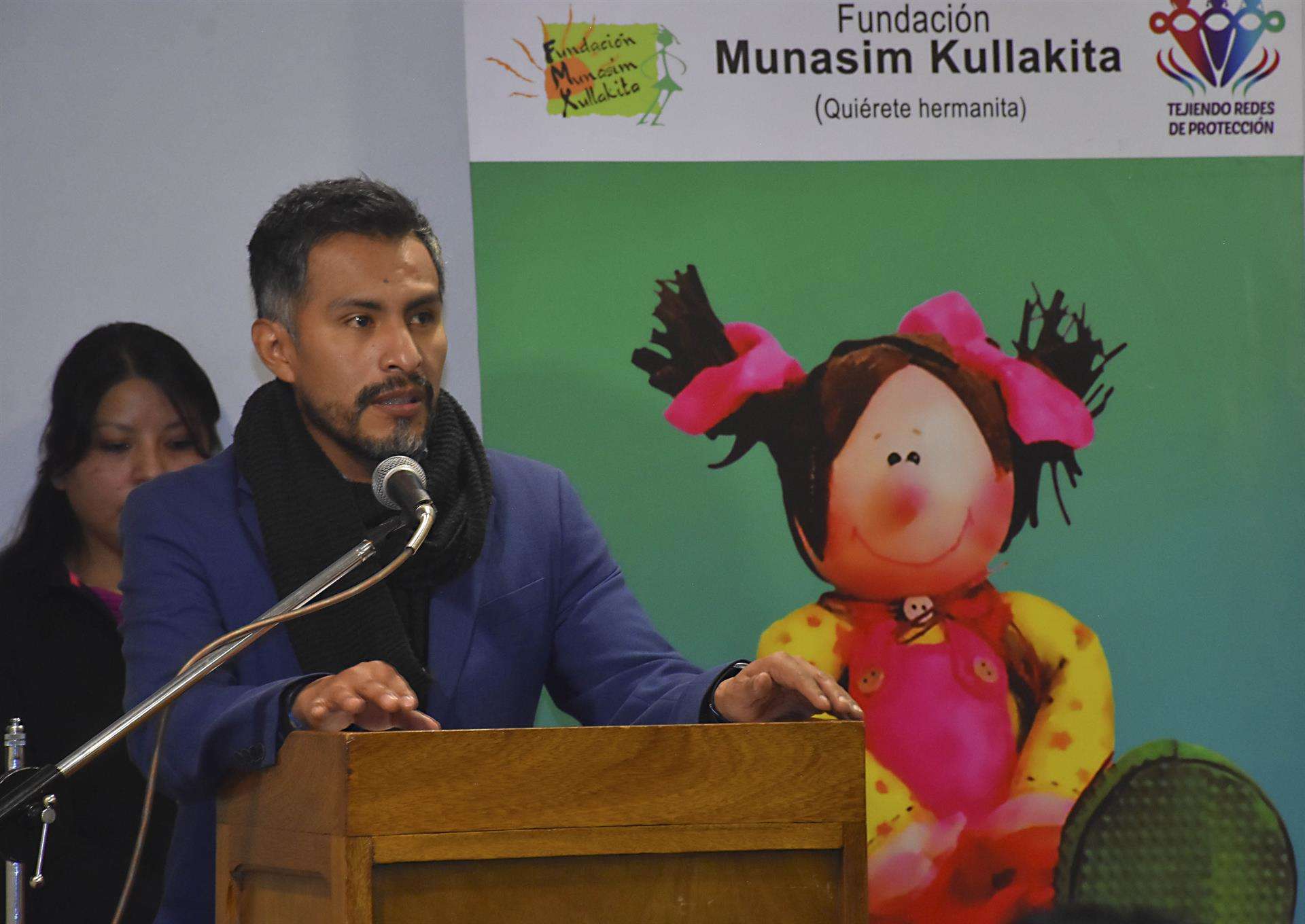 El subdirector de la fundación Munasim Kullakita, Ariel Ramírez, habla durante la presentación de un estudio sobre la explotación sexual en menores varones en La Paz (Bolivia). EFE/ Stringer