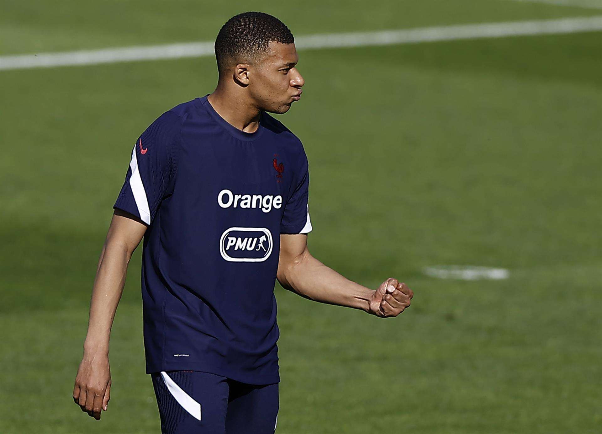Foto de archivo de Kylian Mbappe con la selección francesa. EFE/EPA/IAN LANGSDON