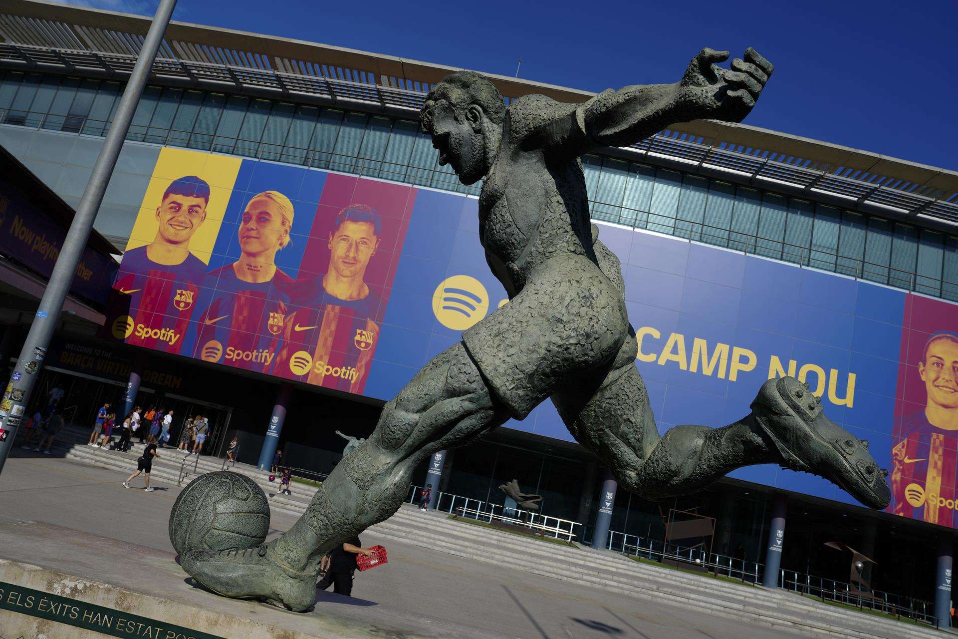 Foto de archivo de la fachada del Spotify Camp Nou. EFE/Enric Fontcuberta