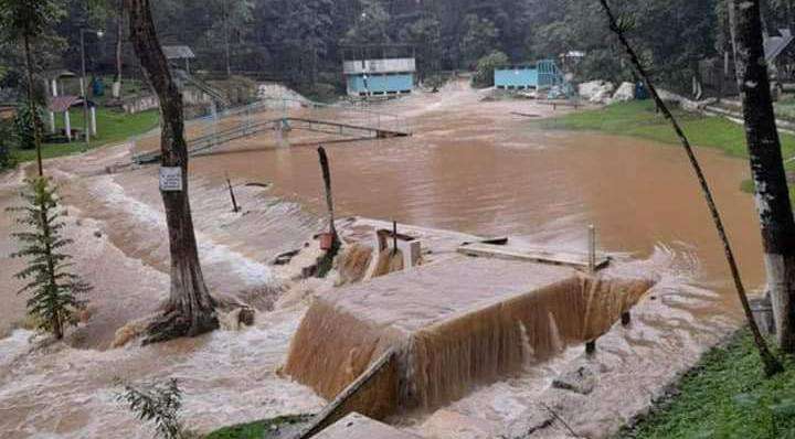 «Lenta pero peligrosa», así califica Giammattei a depresión tropical Julia
