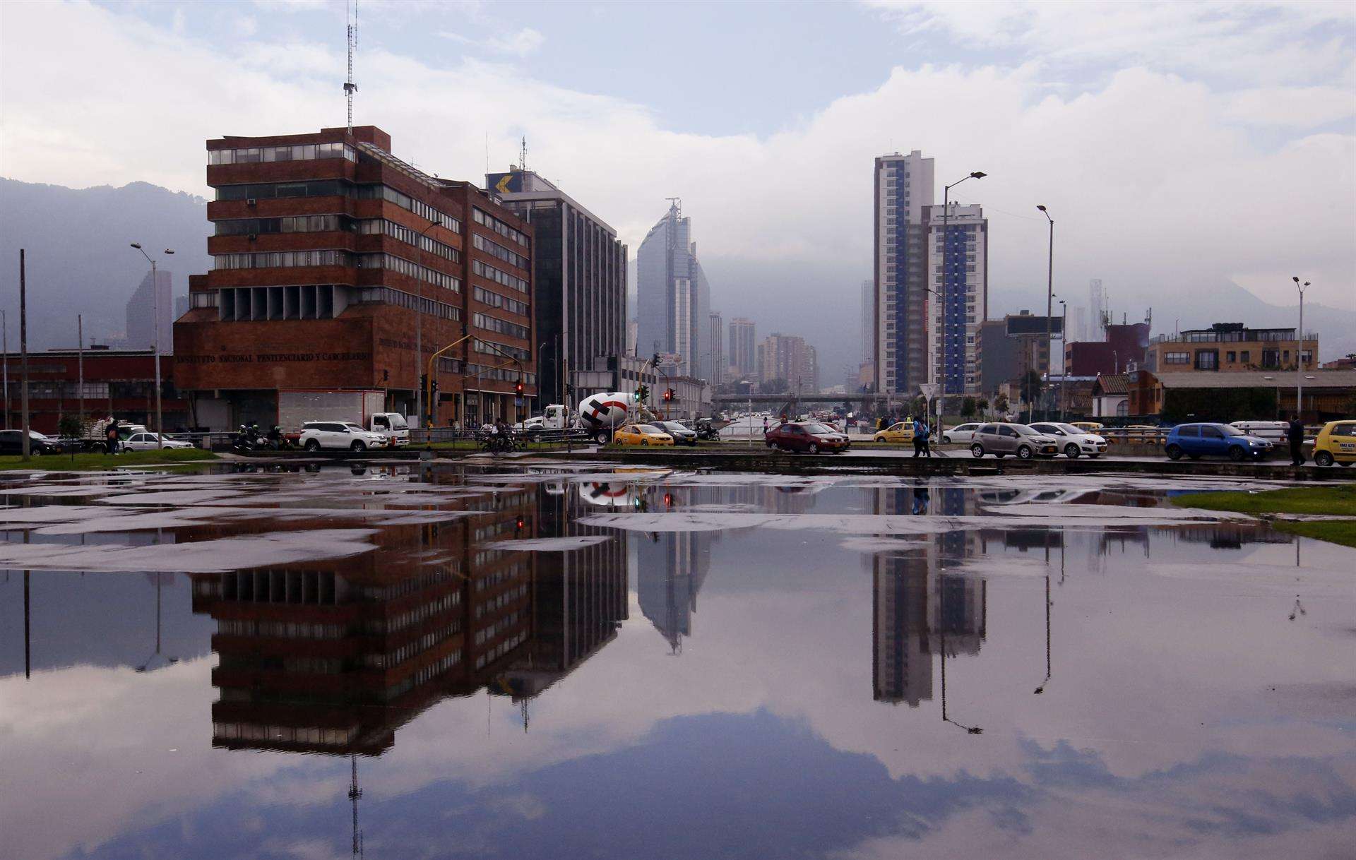 Fotografía de archivo fechada el 31 de mayo de 2019 que muestra una panorámica del centro de Bogotá (Colombia). EFE/Mauricio Dueñas Castañeda