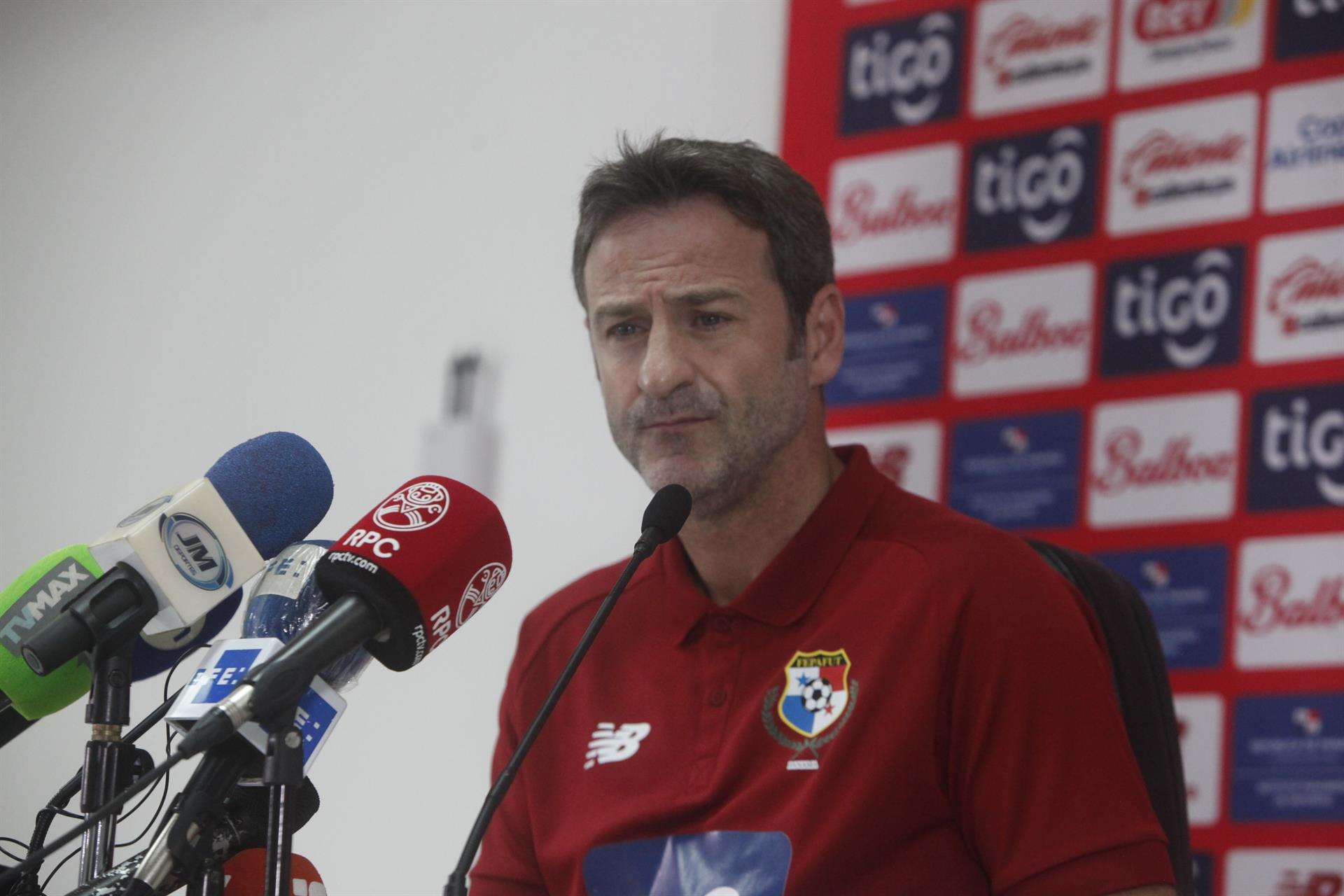 Fotografía de archivo en la que se registró al seleccionador del equipo nacional masculino de fútbol de Panamá, Thomas Christiansen, en Ciudad de Panamá (Panamá). EFE/Carlos Lemos