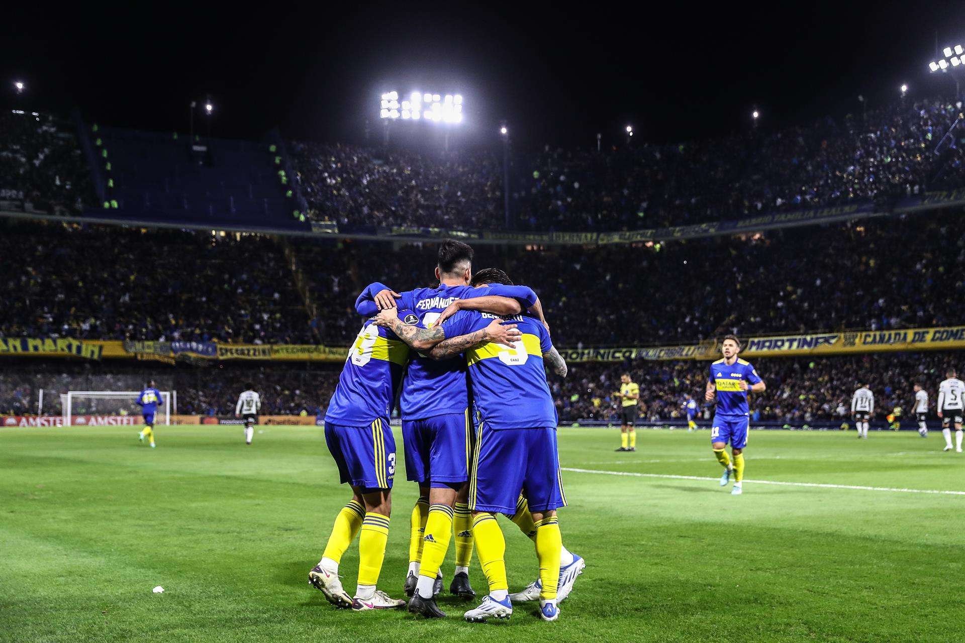Los jugadores de Boca Juniors en el estadio La Bombonera, en Buenos Aires (Argentina), en una fotografía de archivo. EFE/Juan Ignacio Roncoroni