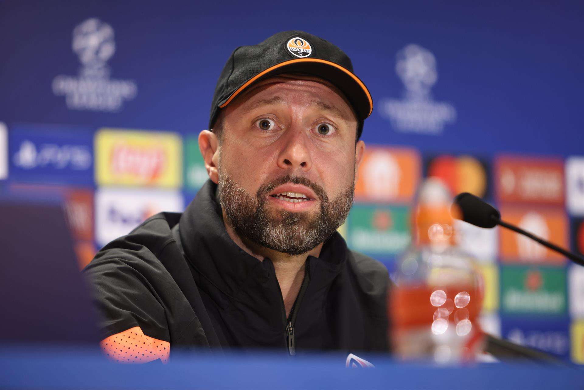El técnico del Shakhtar Donetsk, Igor Jovicevic, durante la rueda de prensa, en Varsovia, previa al partido ante el Real Madrid, en la cuarta jornada de la fase de grupos de La Liga de Campeones de Europa, que se jugará en el Municipal del Legia de Varsovia (Polonia) EFE/EPA/Leszek Szymanski.