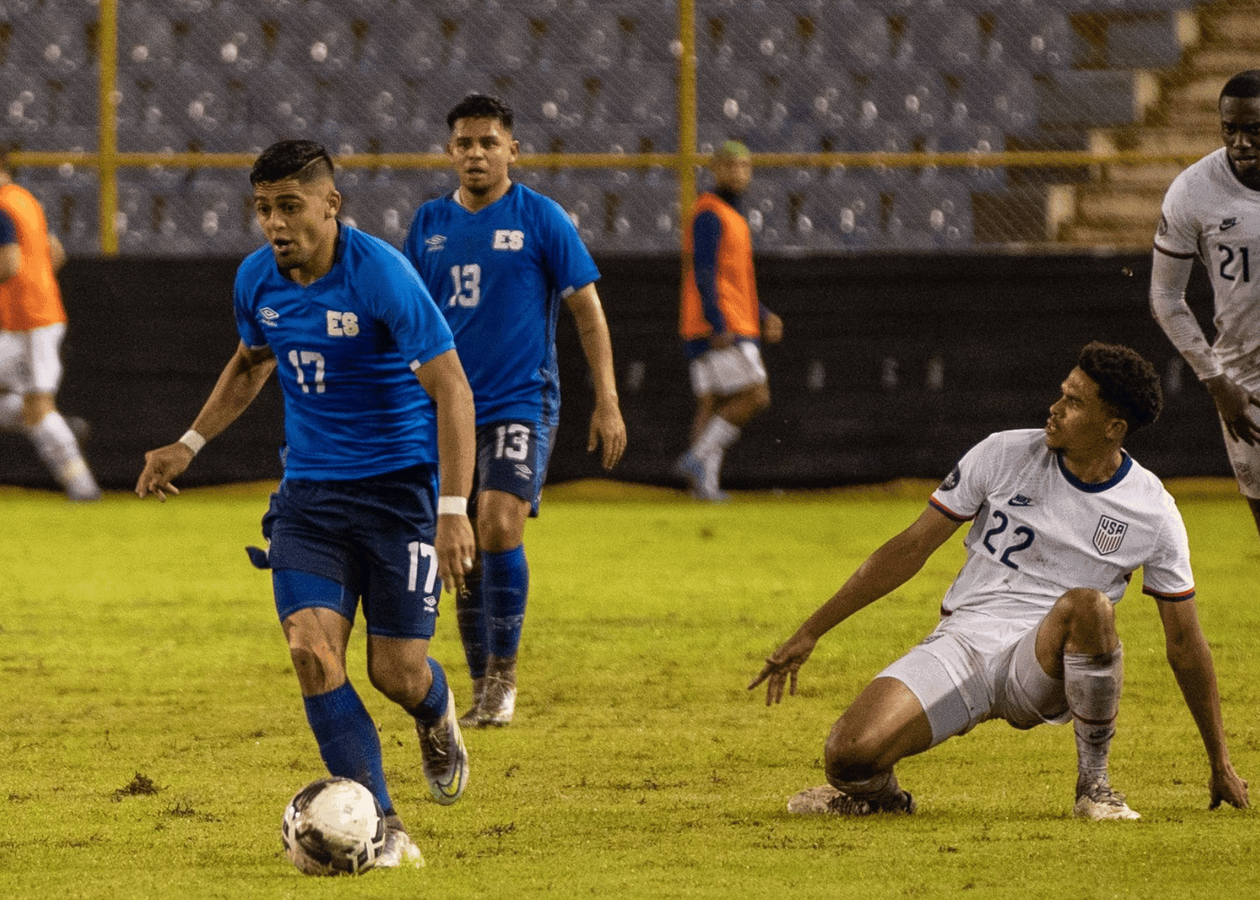 Alexander Larín Selección El Salvador