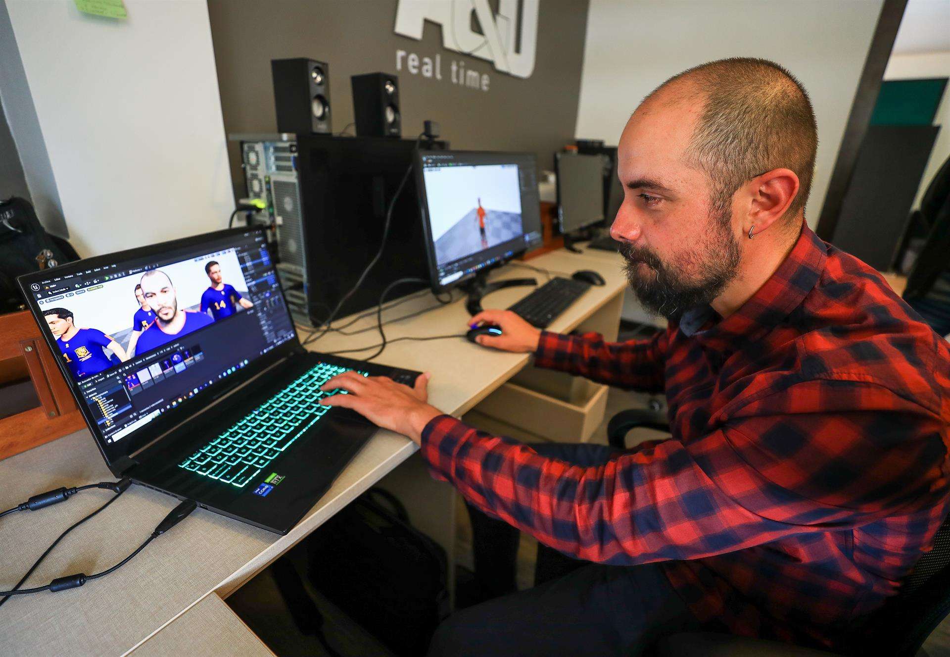 Francisco Vega, creador y animador 3D de A&D Real Time, habla durante una entrevista a Efe el 11 de noviembre de 2022 en Quito (Ecuador). EFE/José Jácome