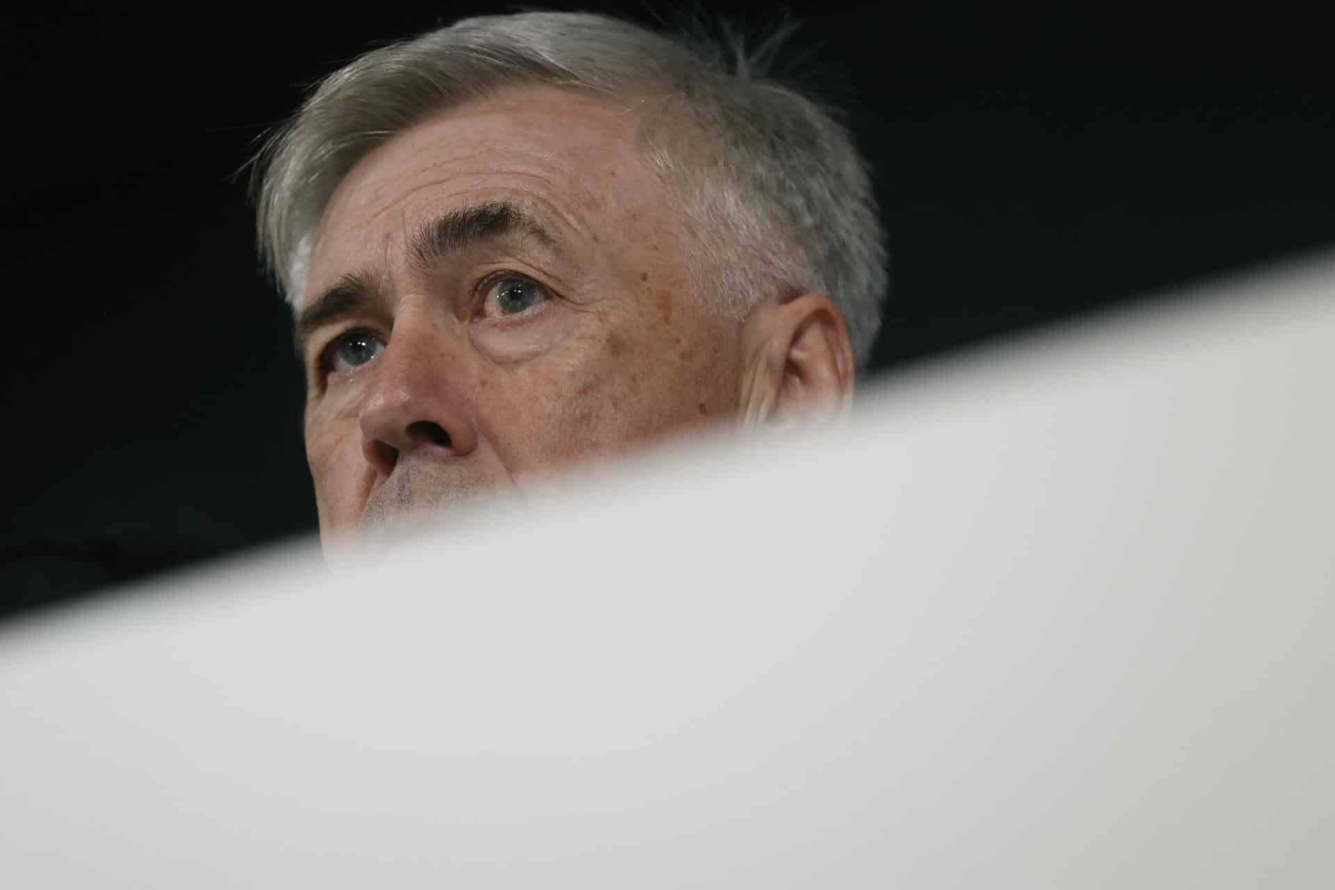 El entrenador italiano del Real Madrid, Carlo Ancelotti durante la rueda de prensa tras entrenamiento del equipo este jueves en Valdebebas, Madrid para preparar su partido de mañana de LaLiga ante el Real Valladolid. EFE/Juan Carlos Hidalgo