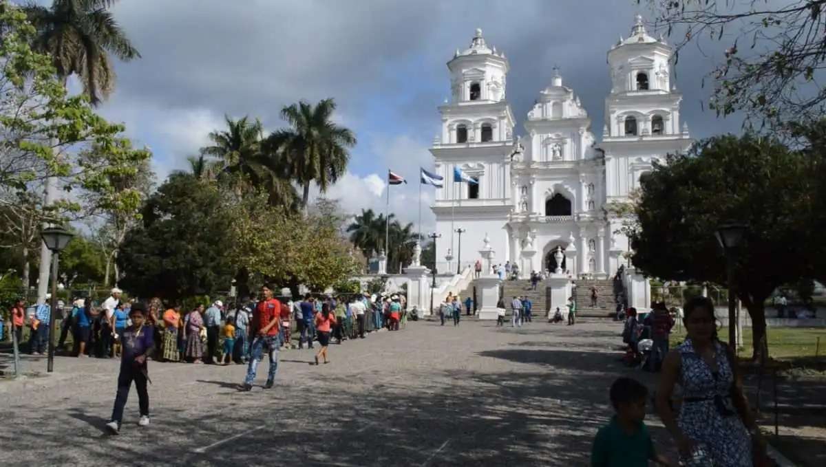 Iglesia de Esquipulas peregrinos Guatemala