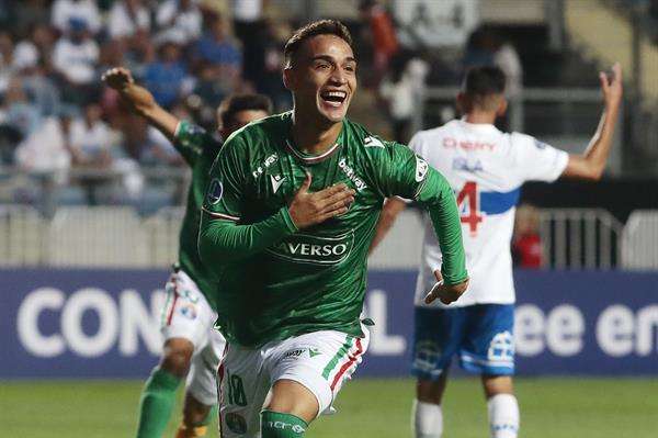 Michael Fuentes de Audax celebra su gol hoy, durante un partido por la primera ronda de la Copa Sudamericana 2023 entre Audax Italiano y Universidad Católica jugado en el estadio El Teniente de Rancagua (Chile). EFE/Osvaldo Villarroel