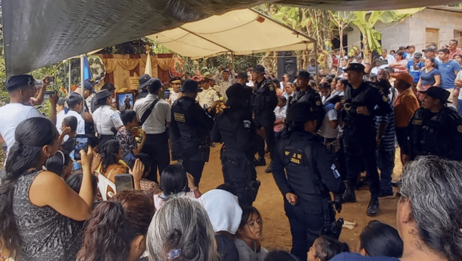 Dan honras fúnebres a PNC que fue asesinado junto a su papá en Retalhuleu