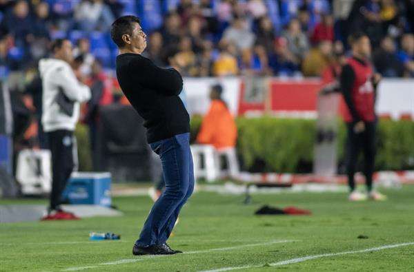 El entrenador Marco Antonio Ruiz fue registrado este sábado, 8 de abril, durante un partido de la jornada 14 del torneo Clausura 2023 de la Liga MX entre Tigres y Mazatán, en el Estadio Universitario, en Monterrey (México). Ruiz fue despedido de la dirección técnica de Tigres, a tres fechas del final del torneo regular. EFE/Miguel Sierra