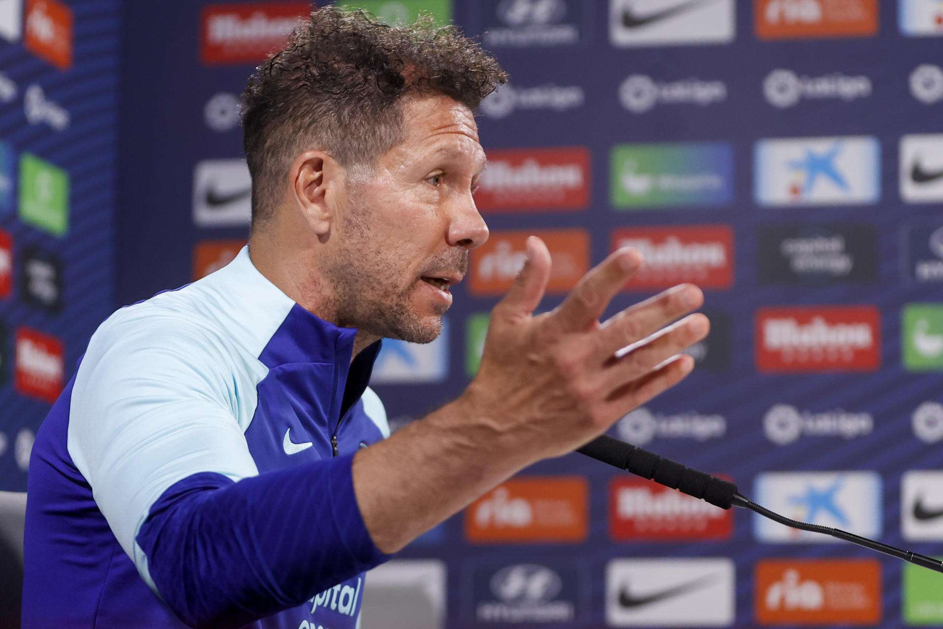 Simeone: "Intento juntar a la gente que interpreta mejor el juego en equipo"