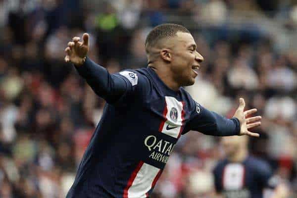 Cristiano Ronaldo es el deportista mejor pagado del mundo en 2023, según el listado de la revista Forbes que sitúa en segunda y tercera posición a Leo Messi y Kylian Mbappé, respectivamente.