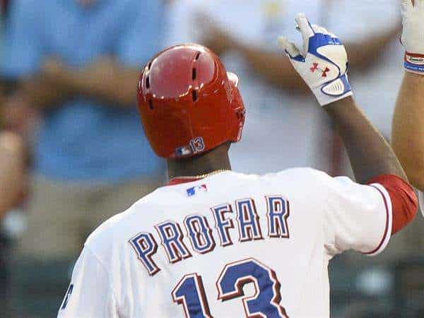Fotografía de archivo en la que se registró a Jurickson Profar, jardinero curazoleño de los Rockies de Colorado, quien aportó dos jonrones y remolcó tres carreras en el triunfo de su equipo 10-1 sobre los Piratas de Pittsburgh en la MLB. EFE/Larry W. Smith