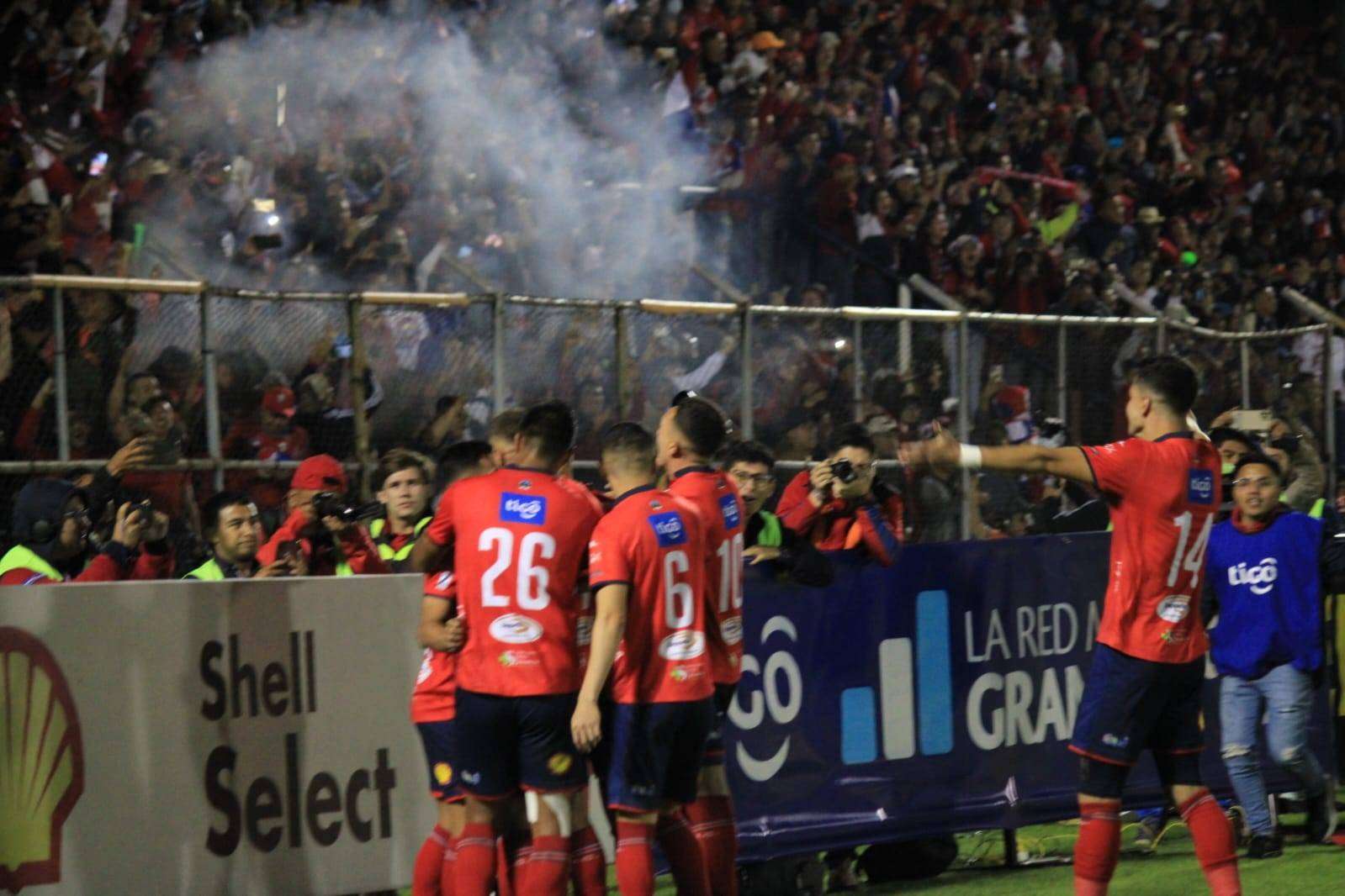 Xelajú MC está venciendo 1-0 a Guastatoya resultado que le permite estar a 45 minutos de la final del Torneo Clausura 2023.