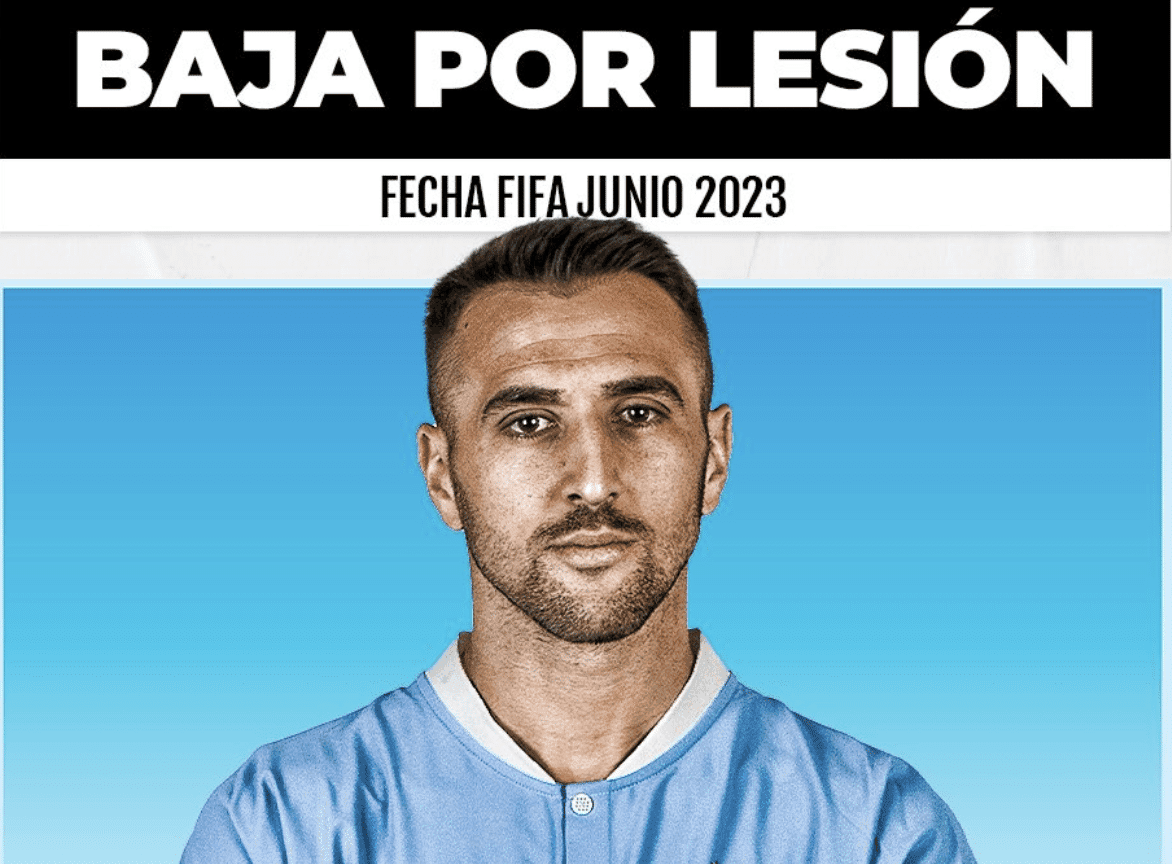 Fotografía de archivo en la que se registró al centrocampista uruguayo Matías Vecino, durante una concentración de la selección nacional de fútbol de su país, en Montevideo (Uruguay).