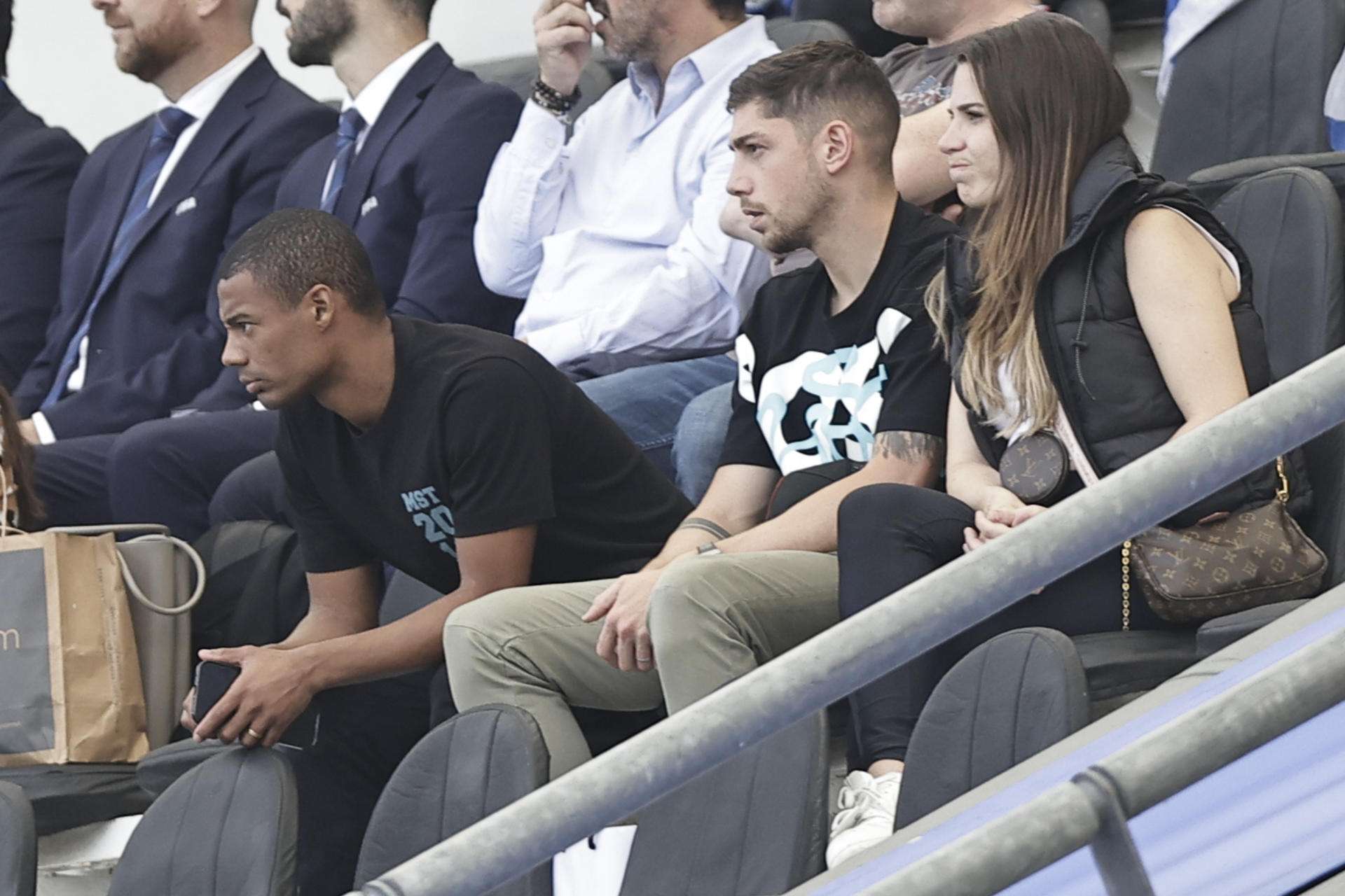 Fede Valverde viendo a Uruguay vs Israel