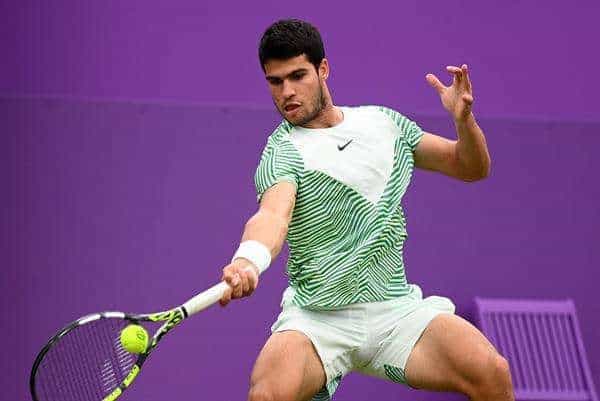 Alcaraz resurge en Queen's