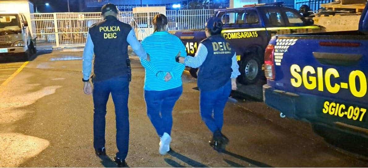 Mujer intentó retirar alta cantidad de dinero con documentos falsos