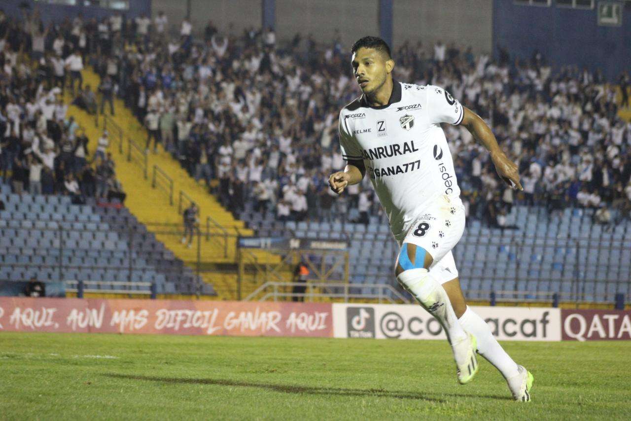 Jorman Aguilar Comunicaciones Herediano Concacaf Copa Centroamericana