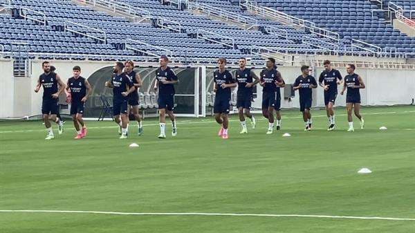 Captura de un video en el que registró a jugadores del club español de fútbol Real Madrid, durante un entrenamiento de pretemporada, en Orlando (Florida, EE.UU.). EFE