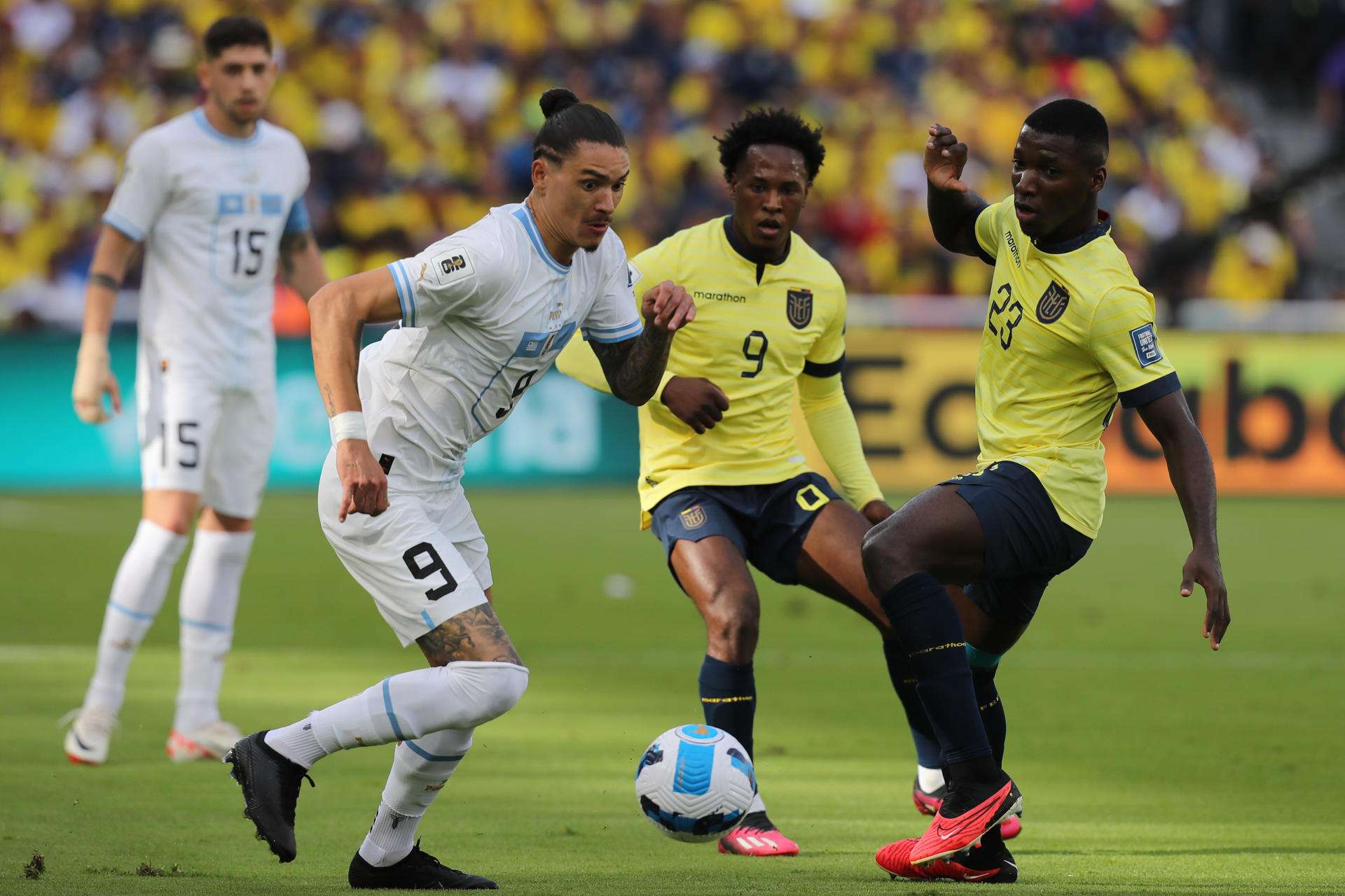 2-1. Ecuador remonta a Uruguay con doblete de Torres pero no suma en la tabla por sanción