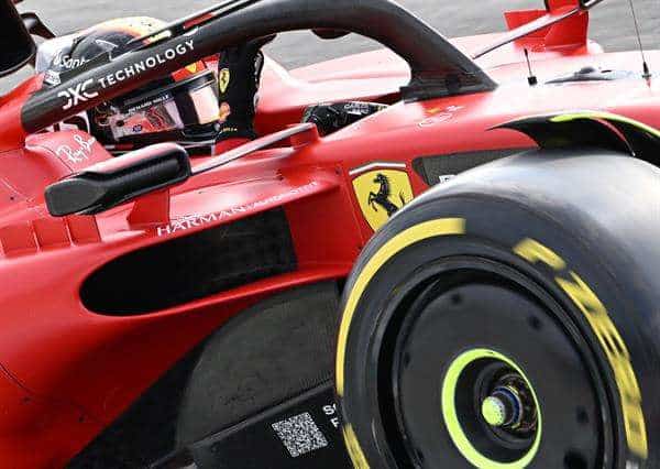 El piloto español Carlos Sainz, de la escudería Ferrari,en Monza (Italia), de cara al Gran Premio de Formula Uno de Italia que tendrá lugar este domingo. EFE/ Daniel Dal Zennaro