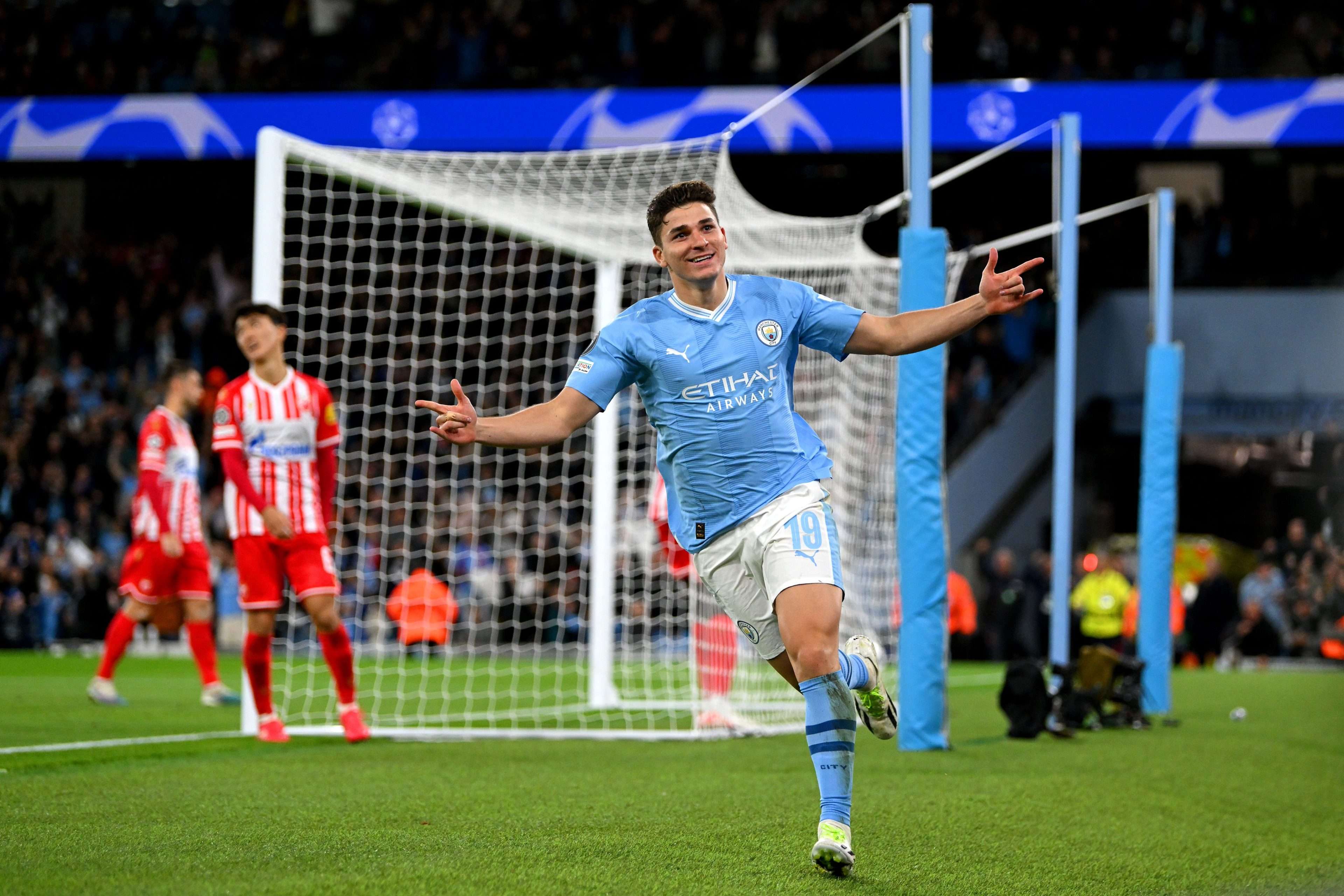 Con doblete de Julián Álvarez, Manchester City derrotó a Estrella Roja