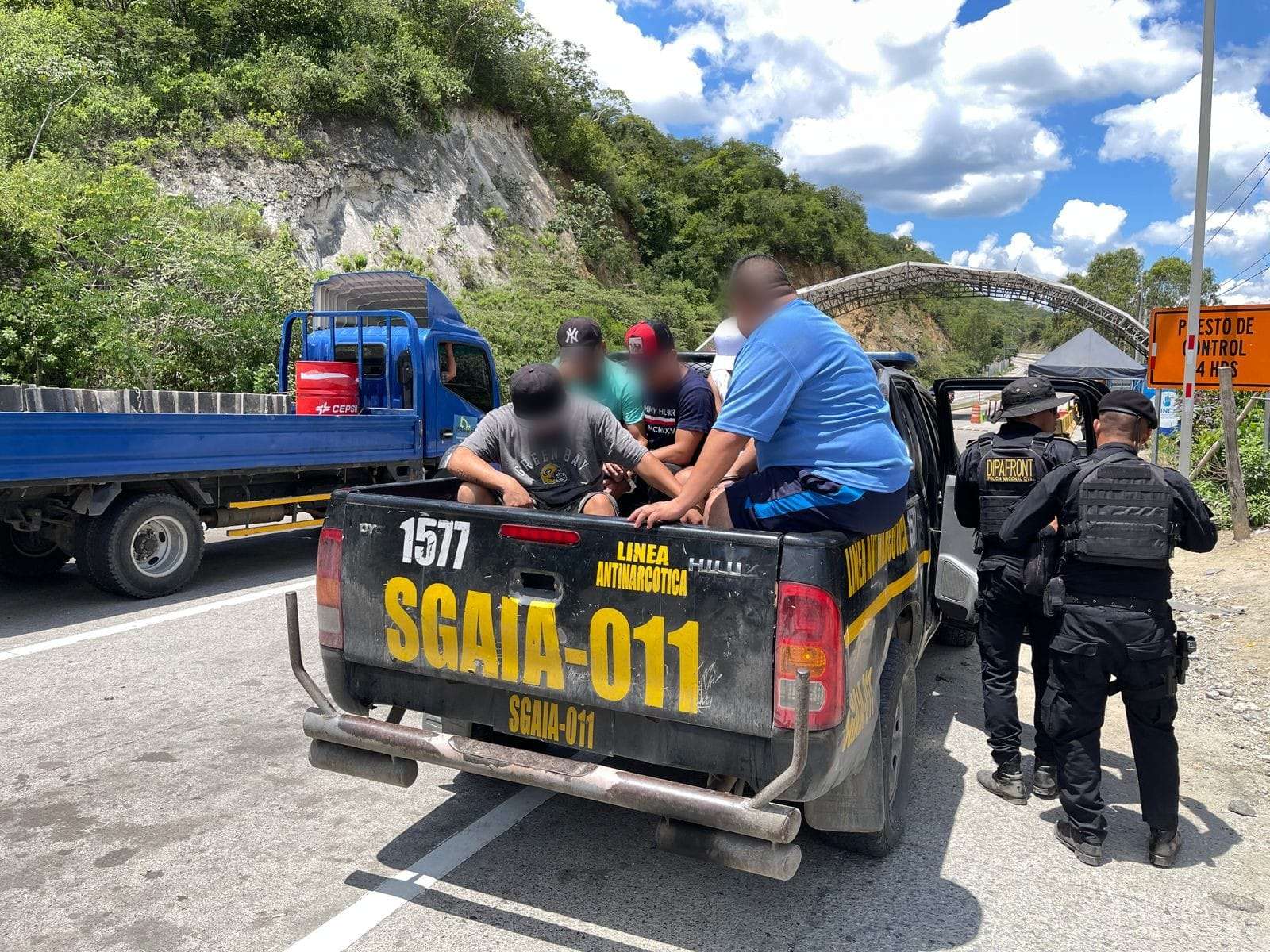 Seis supuestos coyotes capturados y 2 menores remitidos