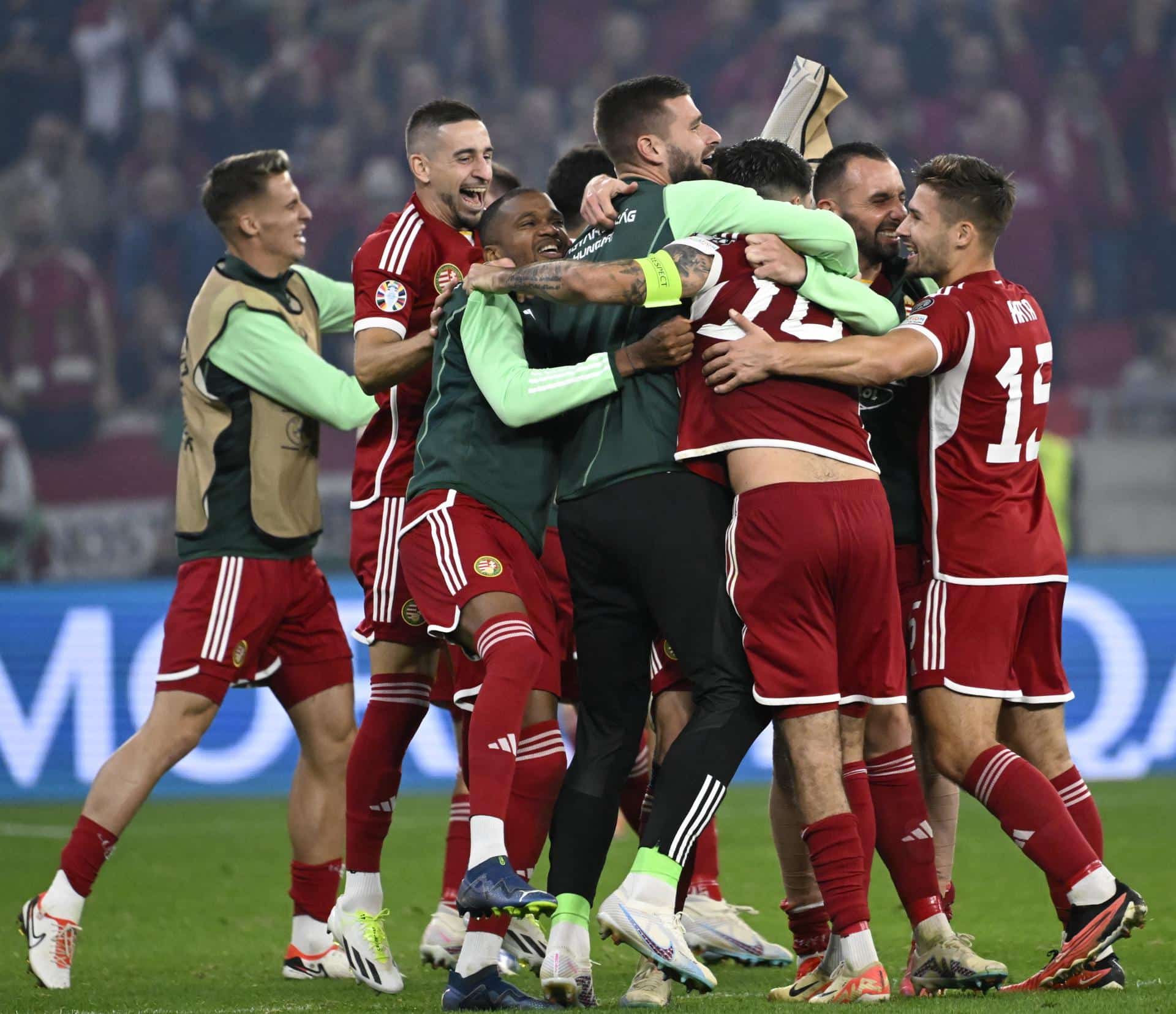 Hungría vence 2-1 a Serbia en la lucha por estar en la Eurocopa