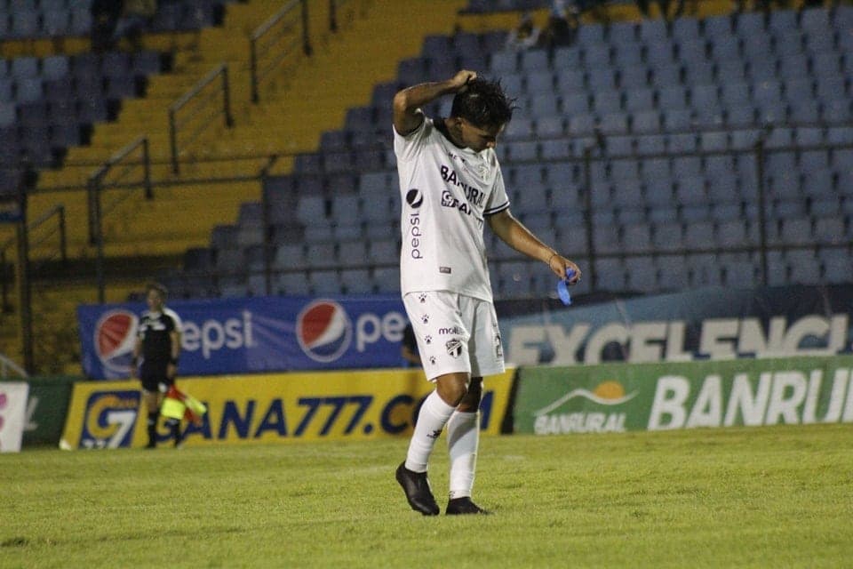 ¿Cuántos partidos de suspensión tendrá Chucho López en la Liga Nacional?