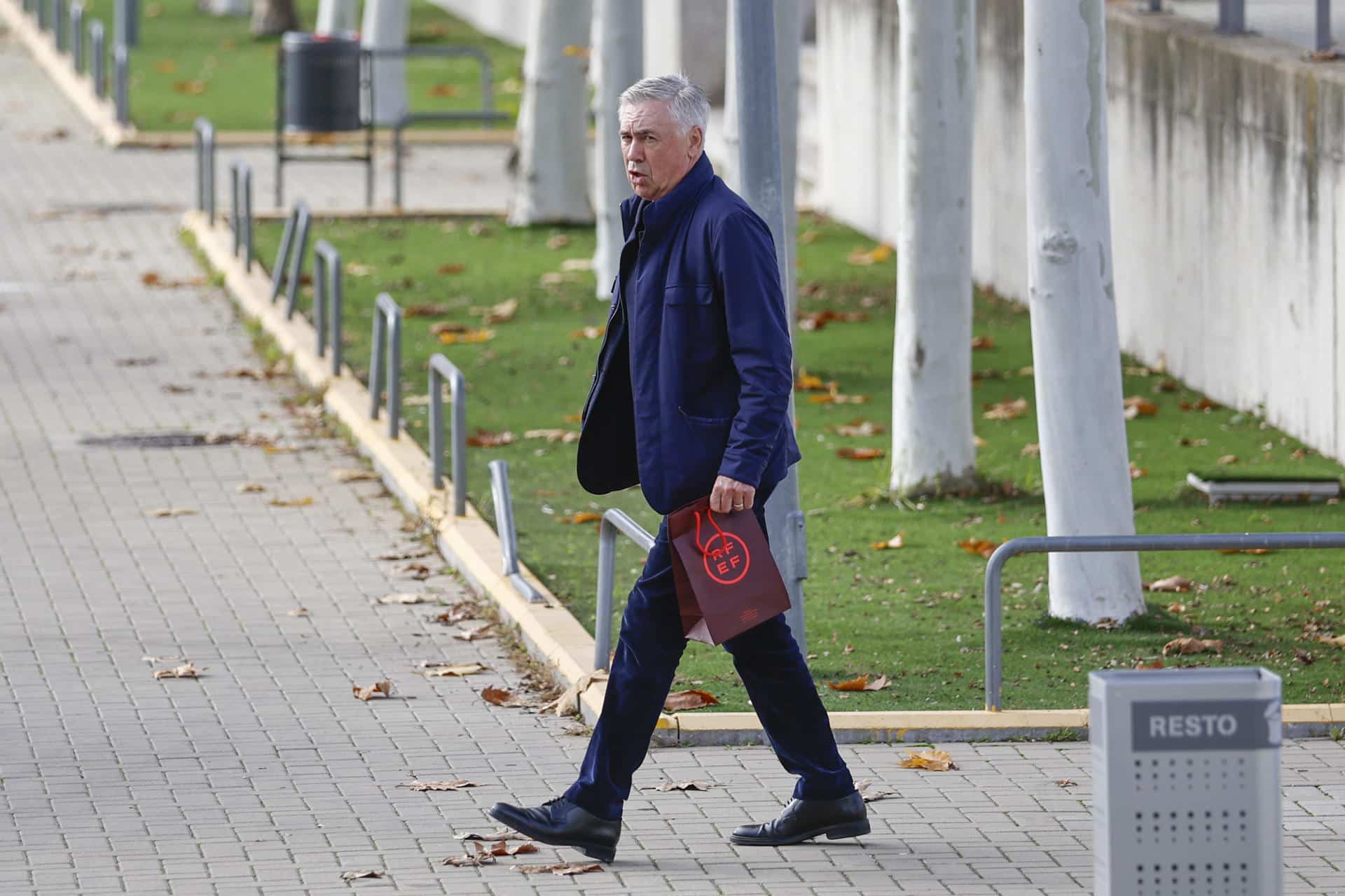 Ancelotti considera un "lío" la reunión de los entrenadores