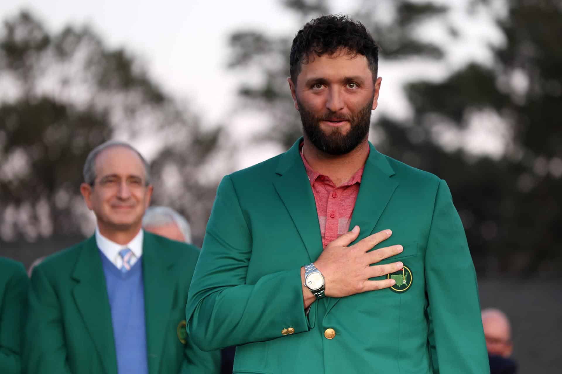 Jon Rahm, con la chaqueta verde, hará el saque de honor en el Athletic-Atlético