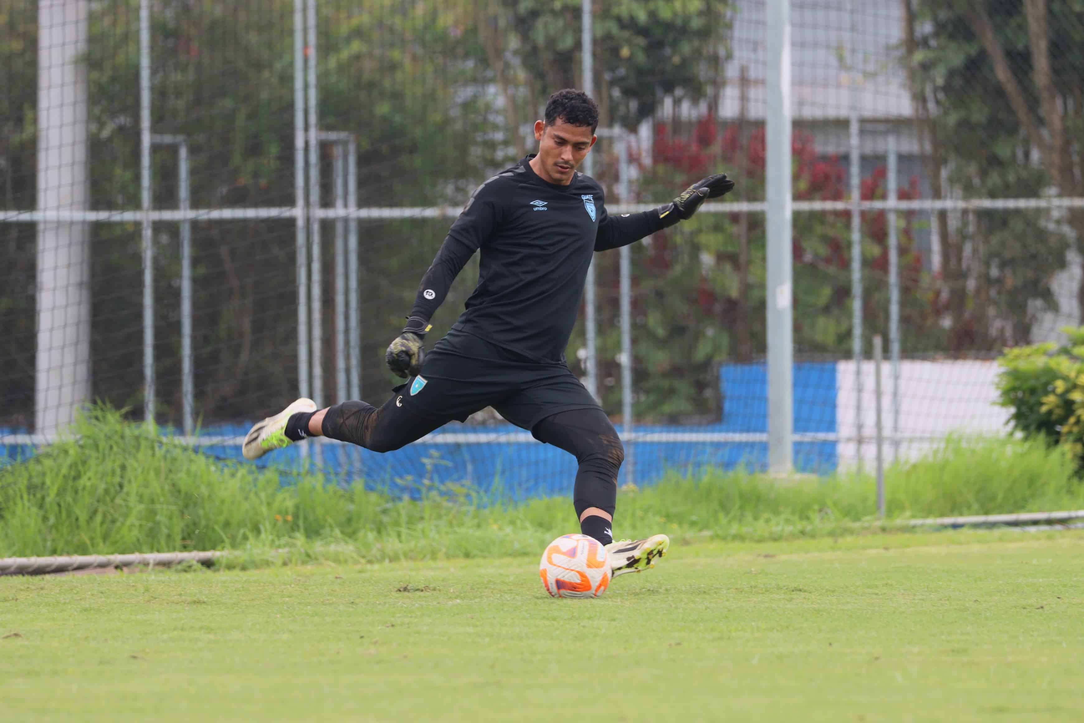 Fredy Pérez en un entrenamiento de la Selección de Guatemala