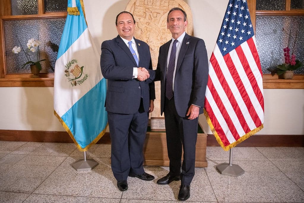 Phil gordon busca garantizar transición