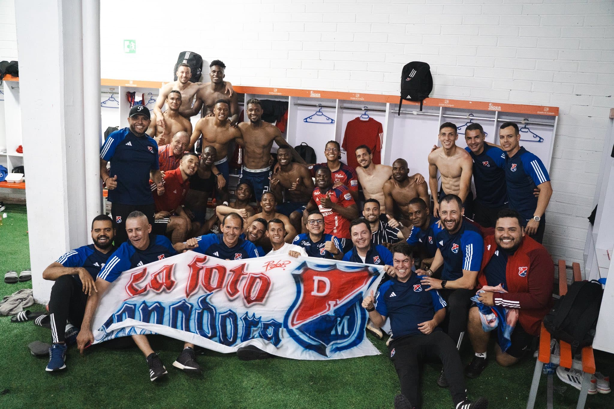 Deportivo Independiente Medellín (DIM) se convirtió en el primer clasificado a la final de la liga colombiana gracias a la goleada por 0-5 que le aplicó al Atlético Nacional y a que el América derrotó por 1-0 a Millonarios.