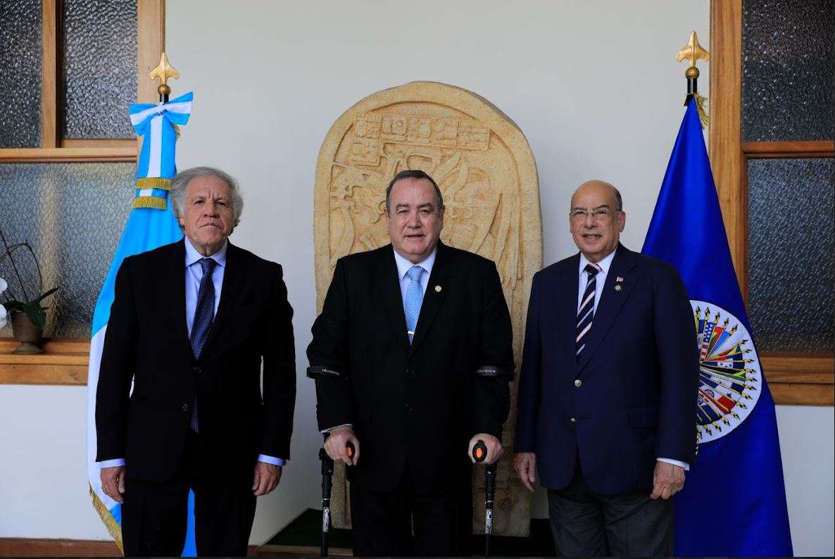 Giammattei se reunió con misión de observación de la OEA